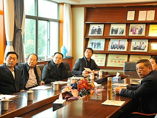 烟台市副市长李朝晖一行春节前来蓝白食品慰问指导